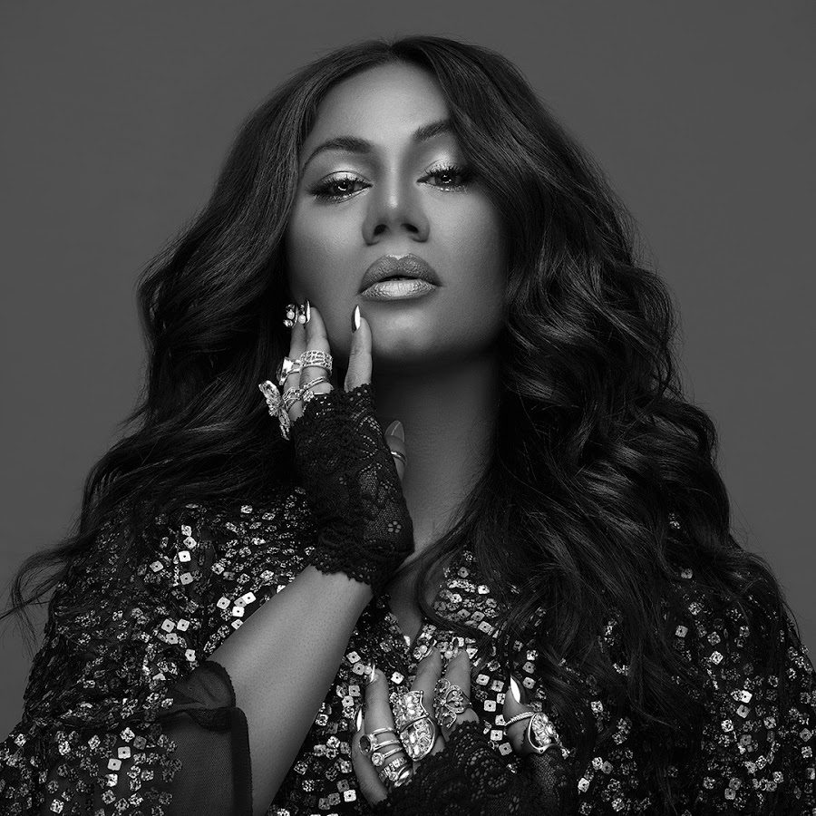 Umara Sinhawansa - Founder & Vocal Director